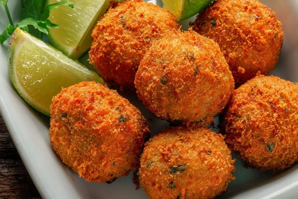Bolinho de Bacalhau: Uma Delícia Portuguesa para Saborear