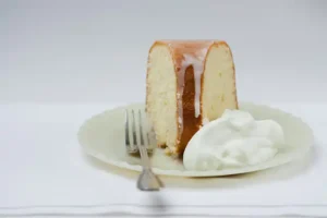bolo de limão com glaçagem