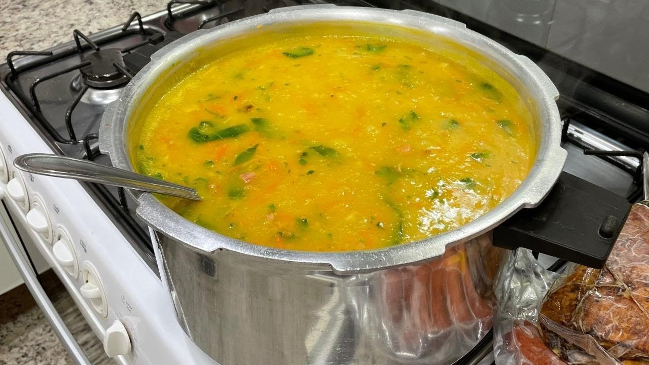 Caldo de cenoura com calabresa