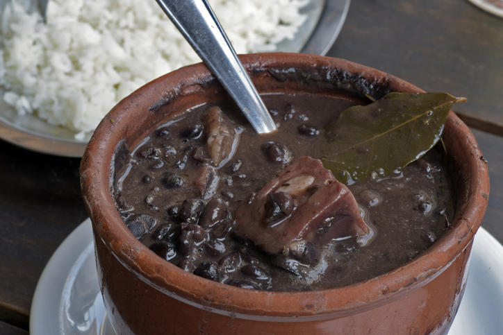 Feijão preto com carne