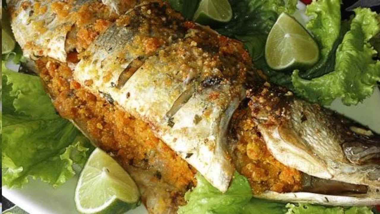 Peixe recheado com farofa