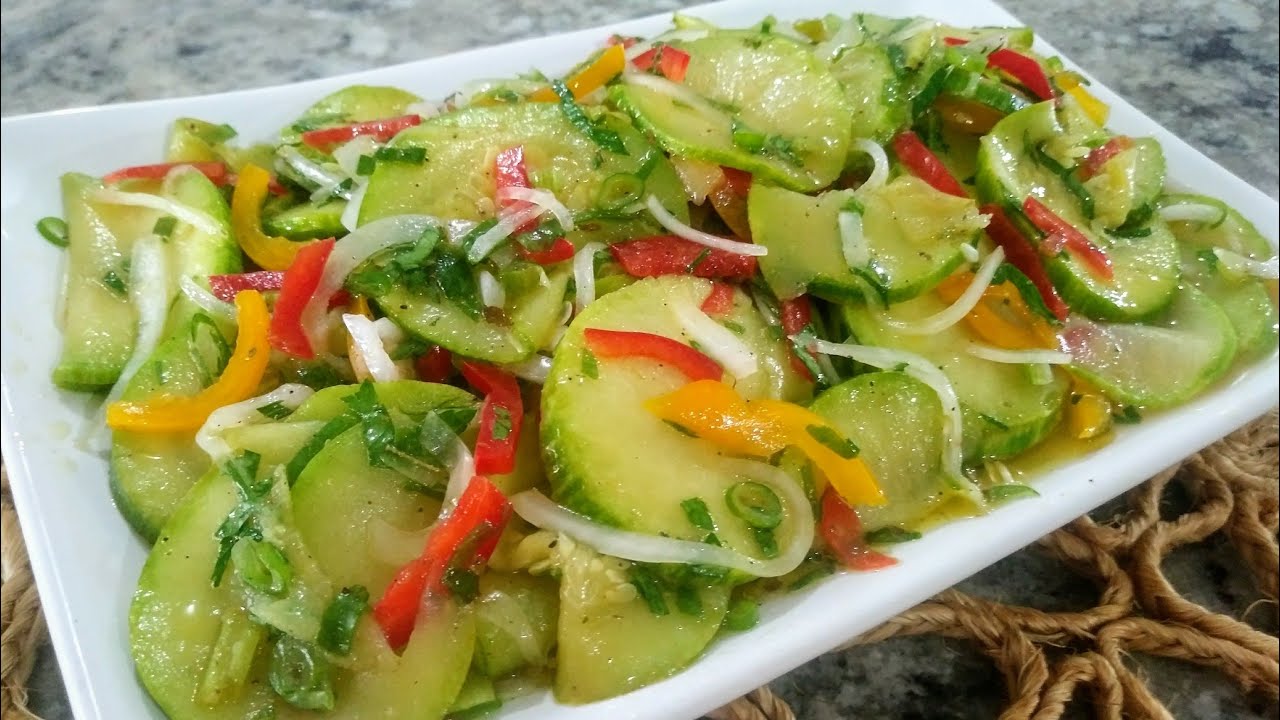 Salada de abobrinha verde