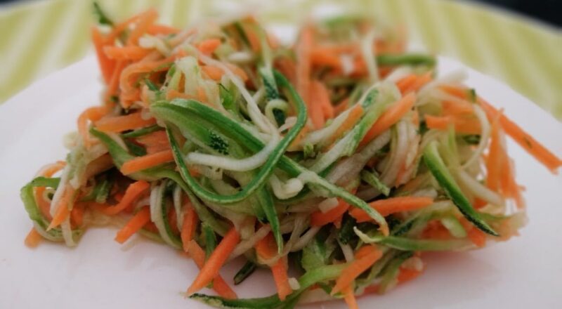 Salada de abobrinha e cenoura
