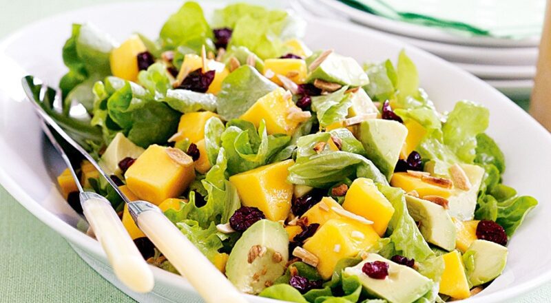 Salada com frutas e verduras