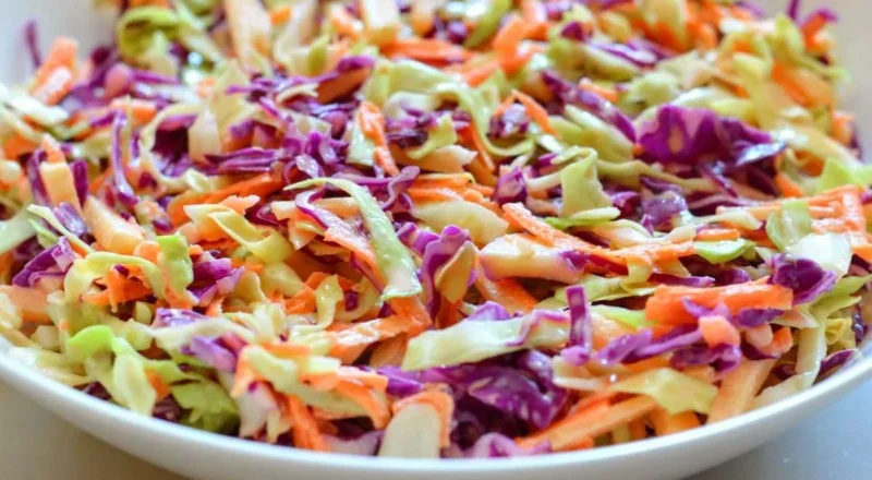 Salada de repolho roxo com cenoura