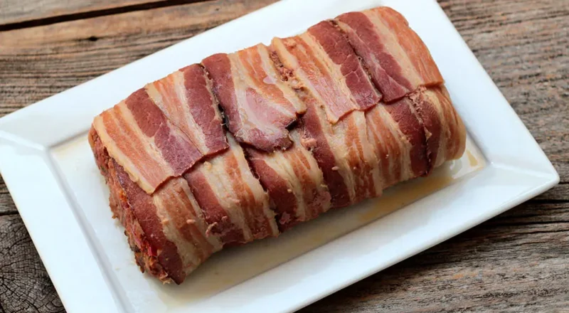 Bolo de carne com bacon