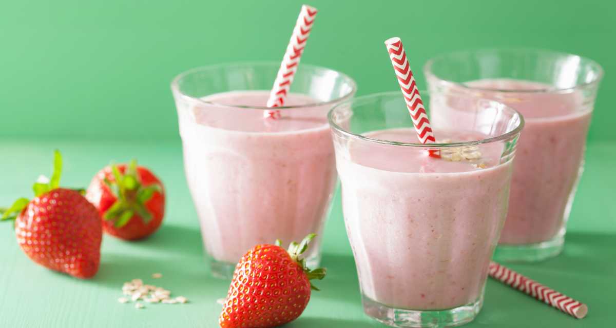 Vitamina de morango e leite