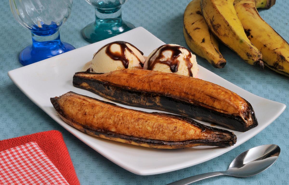 Banana frita com casca