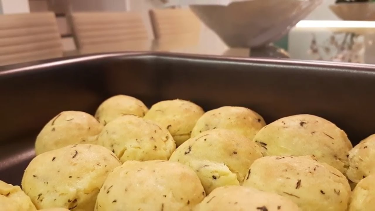 Bolinho de mandioca assado