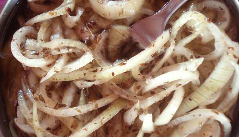 Salada de cebola agridoce