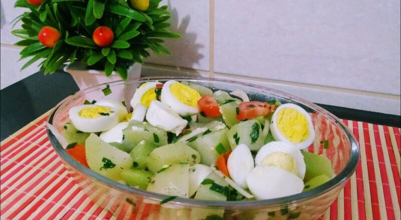 Salada de chuchu com ovo