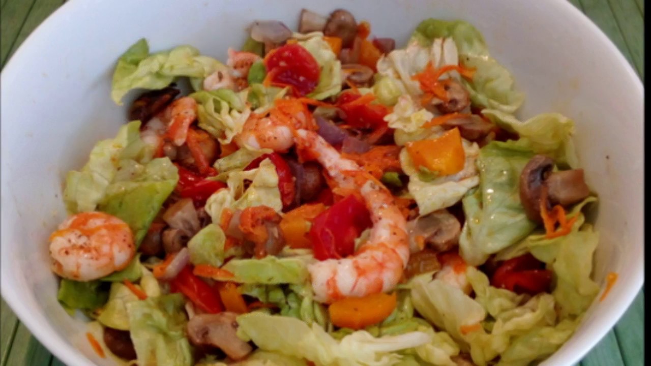 Salada de camarão com legumes