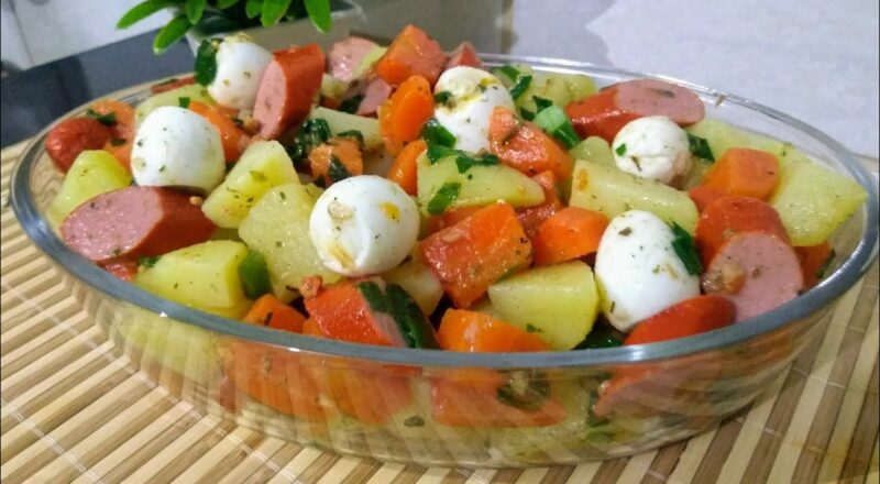 Salada de legumes cozidos com ovos.