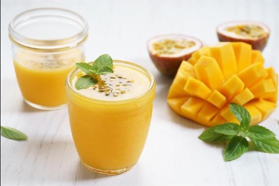 Suco de manga com hortelã